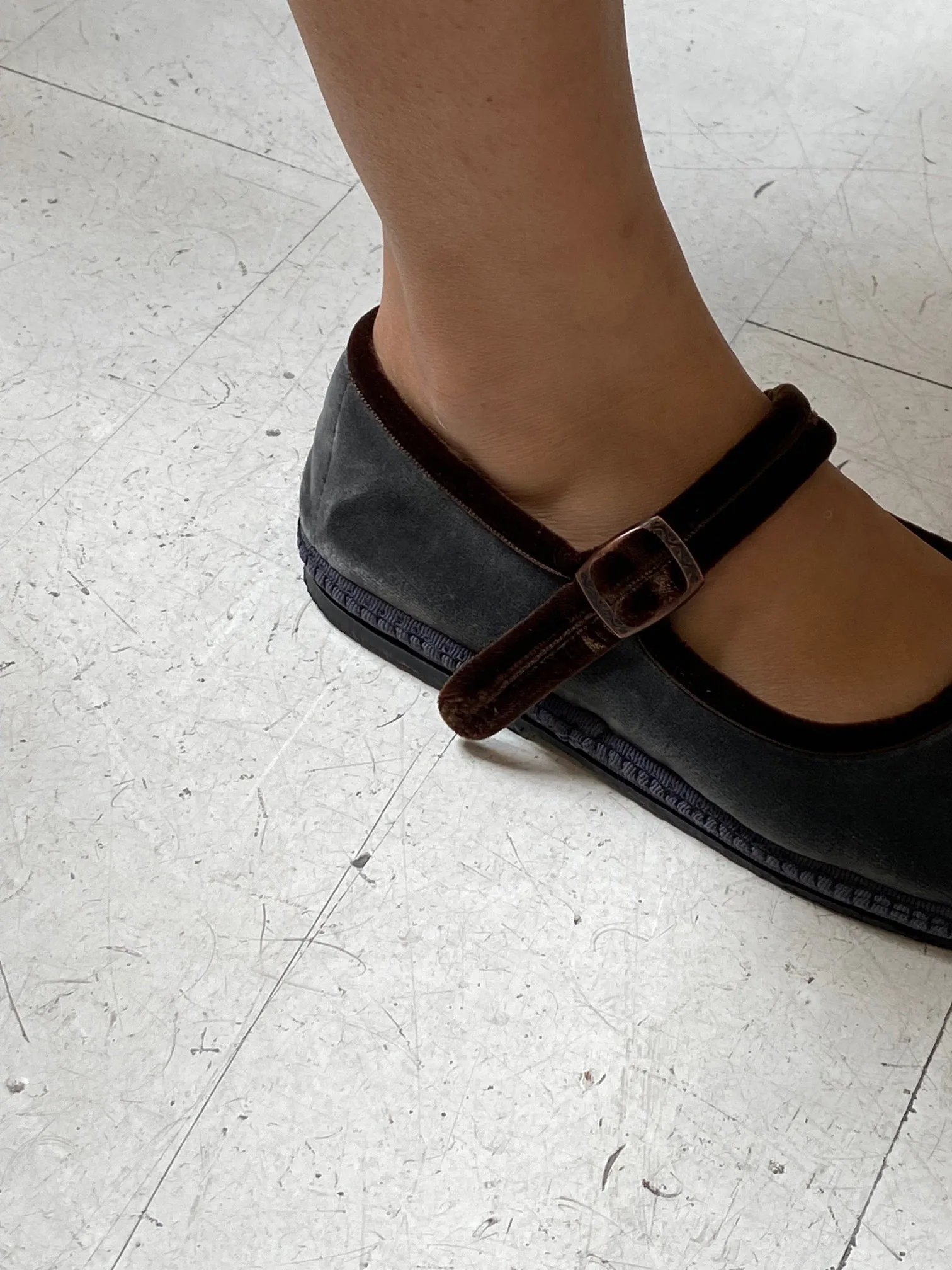 The Bb Shoe - Velutto Antricite with Cioccolato Trim