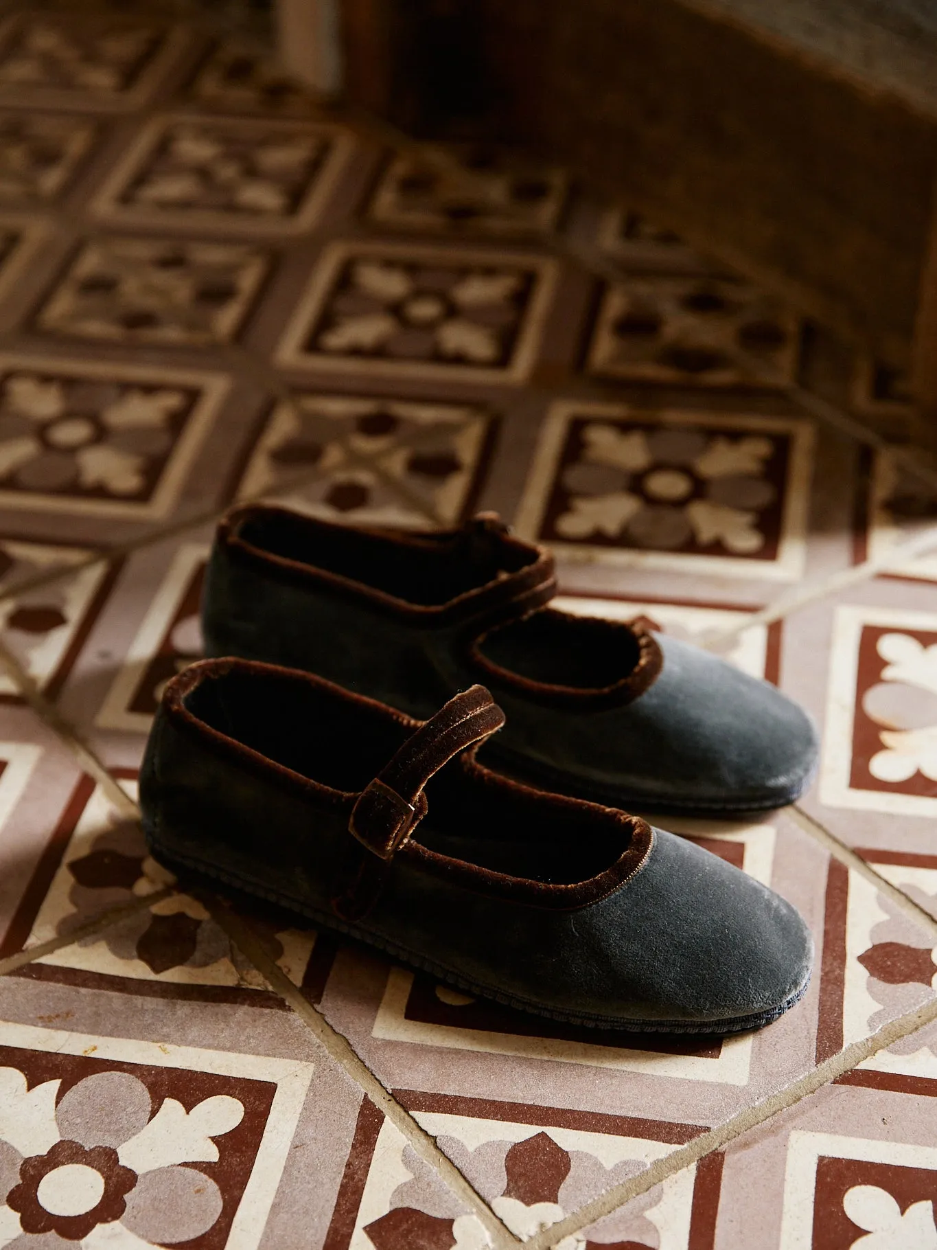 The Bb Shoe - Velutto Antricite with Cioccolato Trim